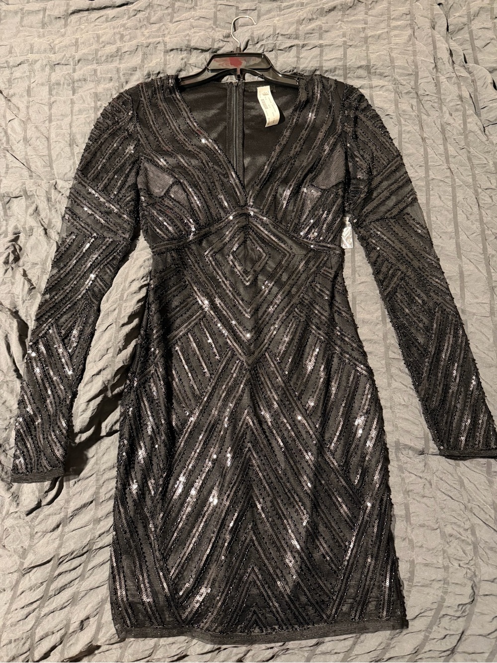 verty Black Long-Sleeve Sequin Bodycon Dress